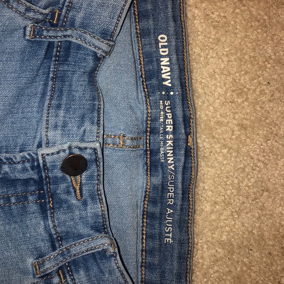 Old Navy Mid Rise Light Wash Jeans - Picture 3 of 5